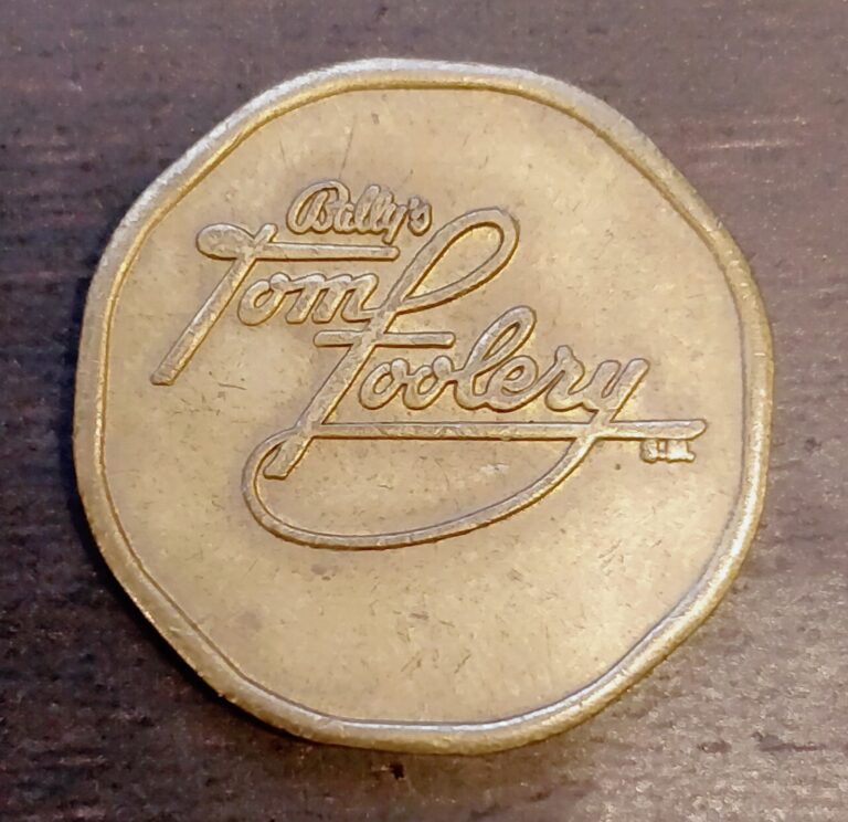Bally's Tom Foolery token obverse