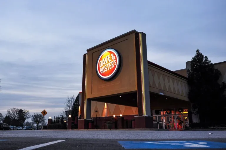 Dave & Busters: Lawrenceville