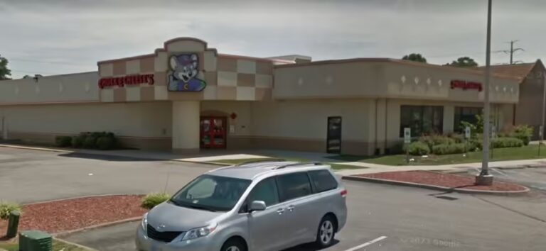 Exterior photo of ShowBiz Pizza Place: Virginia Beach, VA